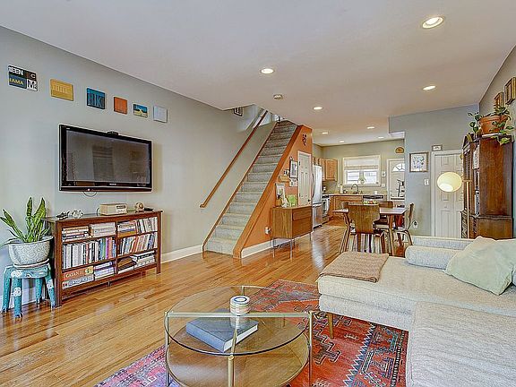 2nd image of 2231 S Rosewood St