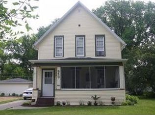 910 7th St S, Fargo, ND 58103