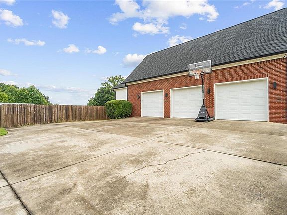 2nd image of 1020 S Ridge Dr