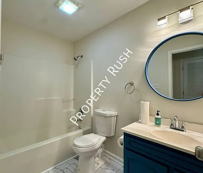709 N Holly St — Photo 16