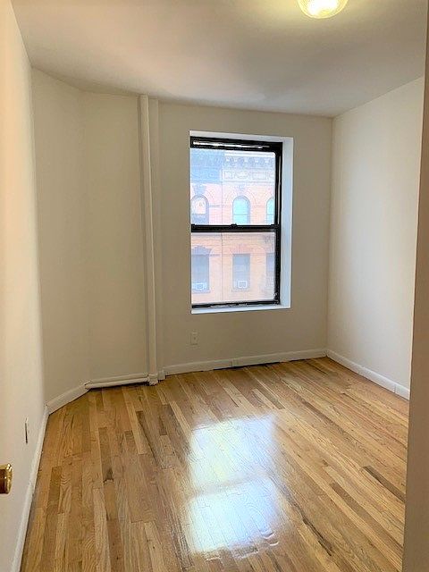 2nd image of 226 E 53rd St #5A2
