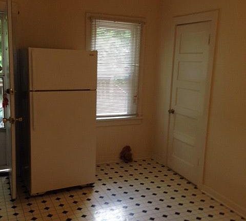 Large eat in Kitchen with large pantry