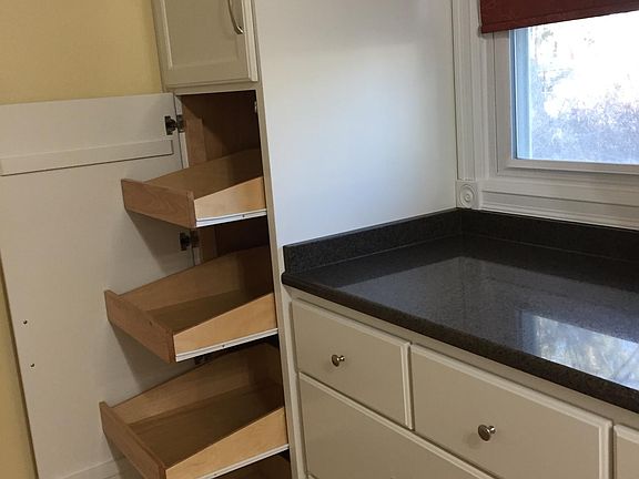 3rd image of 1608 Urbana Ln