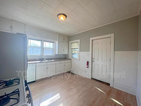 3rd image of 217 Christie St #217