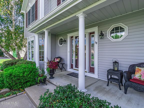 3rd image of 38 Wallflower Dr