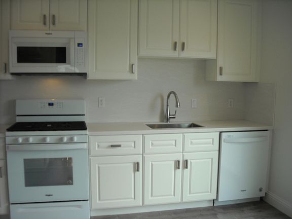 3rd image of 117 W Avalon Dr