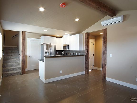 4th image of 485 NW 4th St