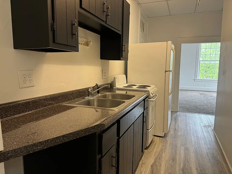127 W Market St — Photo 13