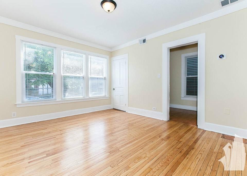 1st image of 3051 N California Ave