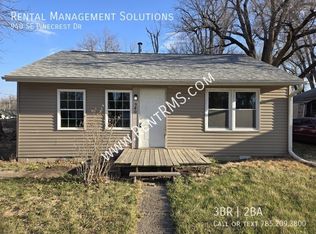 940 SE Pinecrest Dr, Topeka, KS 66605