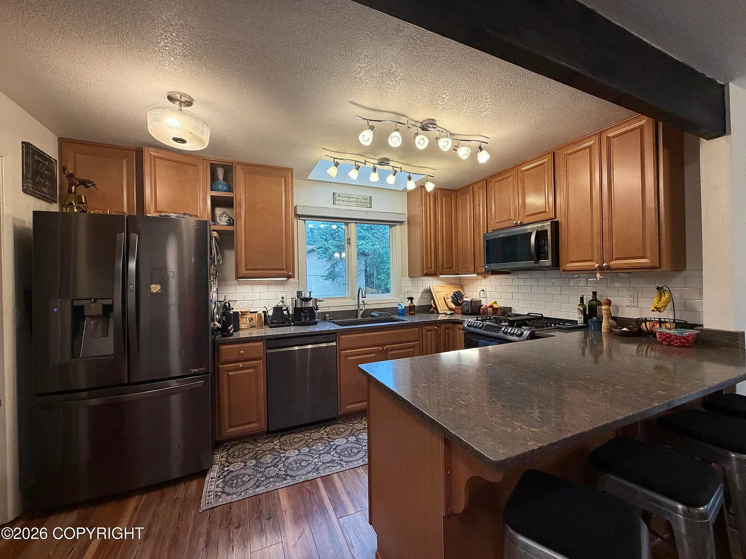 3 bed, 2.5 bath, 2018 sqft, $3,200 — Photo 4