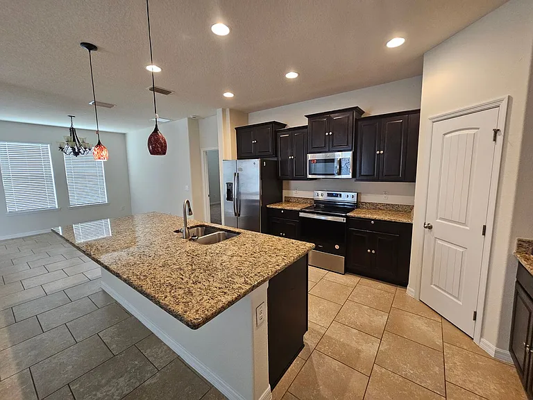 5432 SW 49th Ave — Photo 2