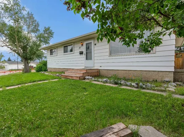 27 NE Dovercrest Way SE, Calgary, AB T2B 1X1