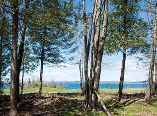 6024 Coastal Cliffs Dr, Petoskey, MI 49770