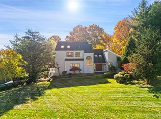 26 Watergate Dr, Amawalk, NY 10501