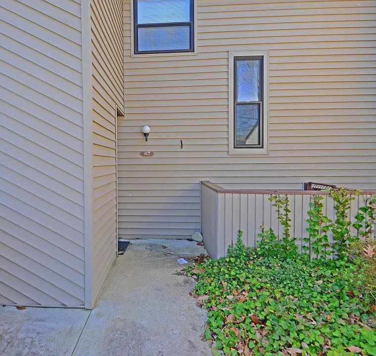 1st image of 67 Lakeshore Ter #67