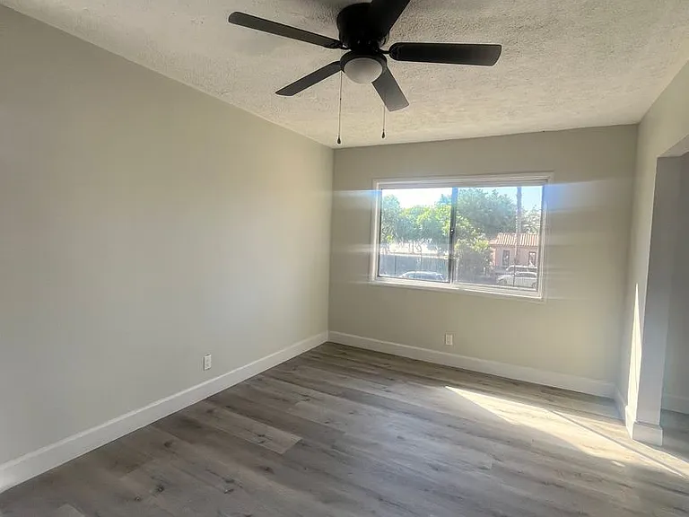 8460 S Avalon Blvd — Photo 11