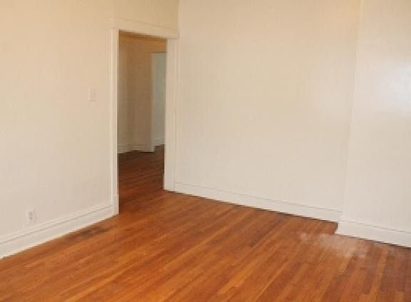 2nd image of 1415 W Albion Ave #3