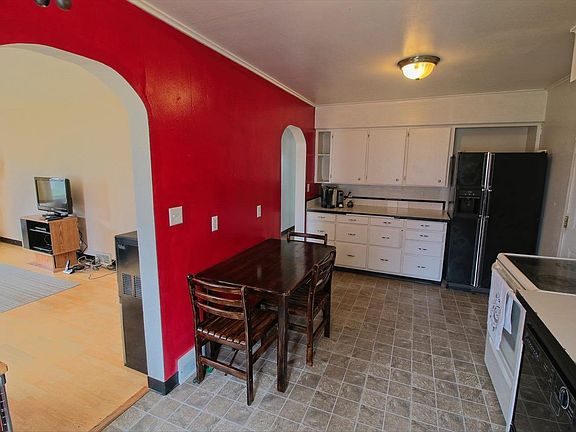 3rd image of 311 S Crosby St
