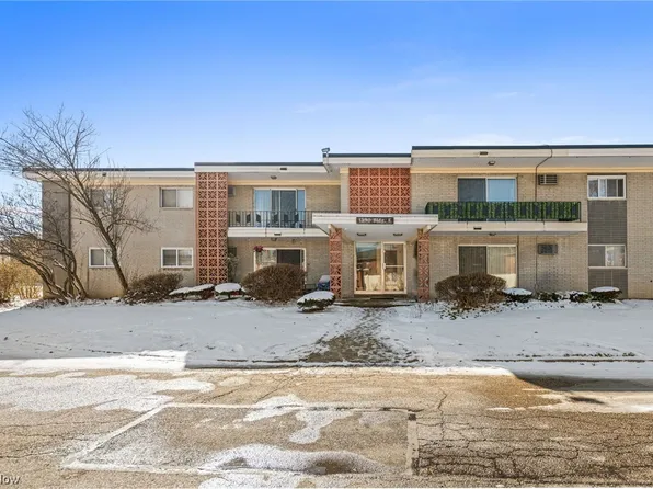 1390 Golden Gate Blvd APT 204E, Cleveland, OH 44124