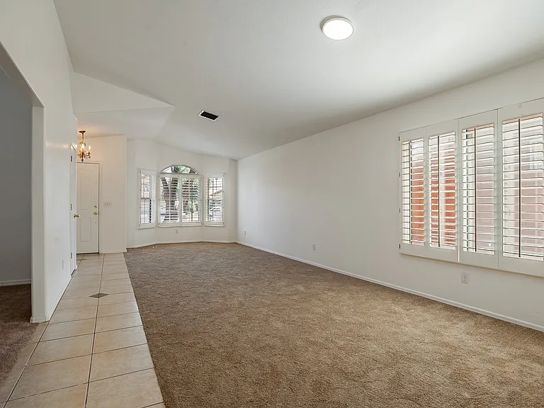 685 W Placita Vega Vis — Photo 34