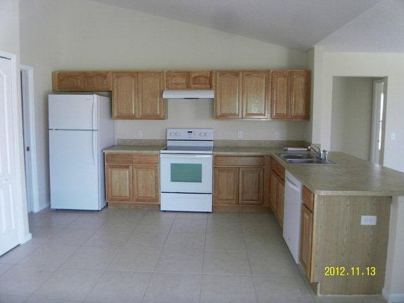 4th image of 349 SW Thornhill Dr