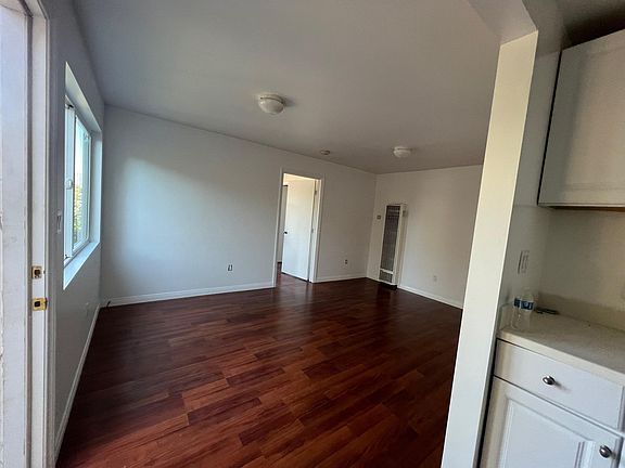 5th image of 1372 Lucile Ave #A