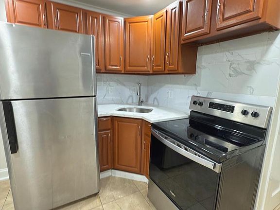 4th image of 2248 N Bancroft St