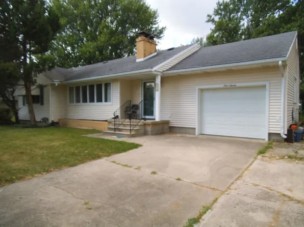 911 S Powell Rd, Essexville, MI 48732