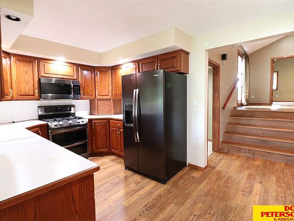 3rd image of 417 Boulevard St