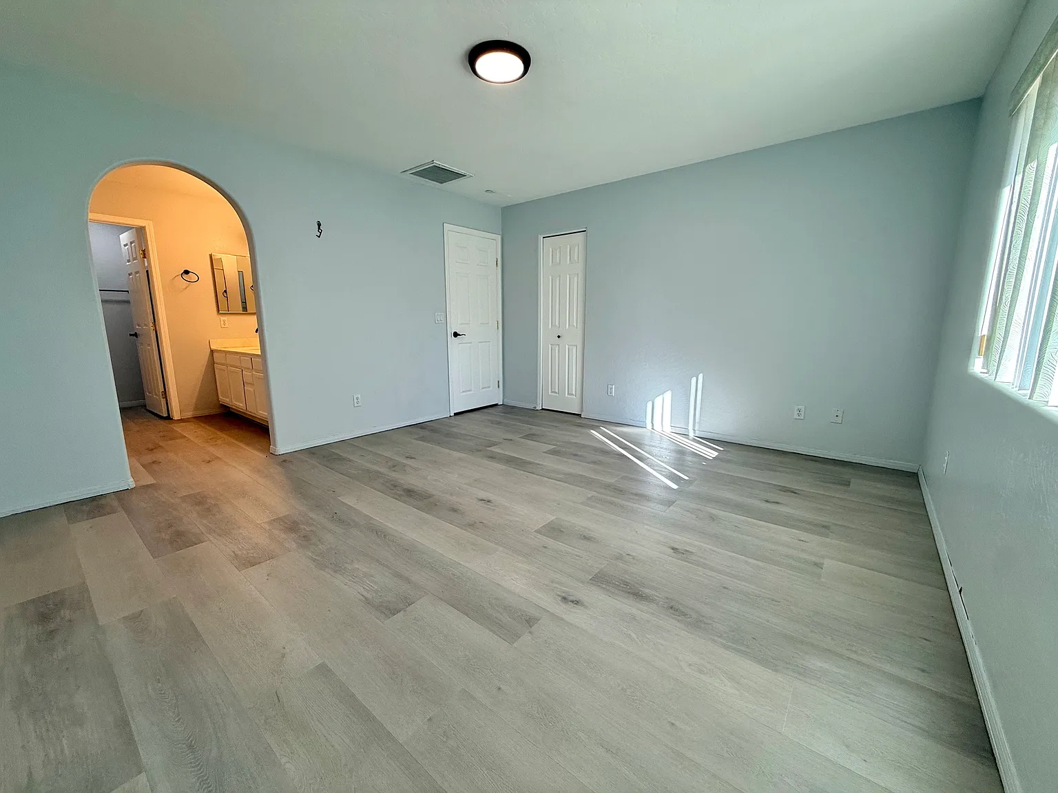 1870 E Donner Trl — Photo 4
