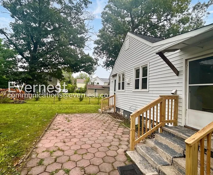 227 Lincoln Ave — Photo 3