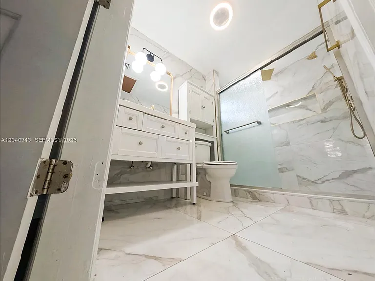 2218 N Harding St — Photo 45