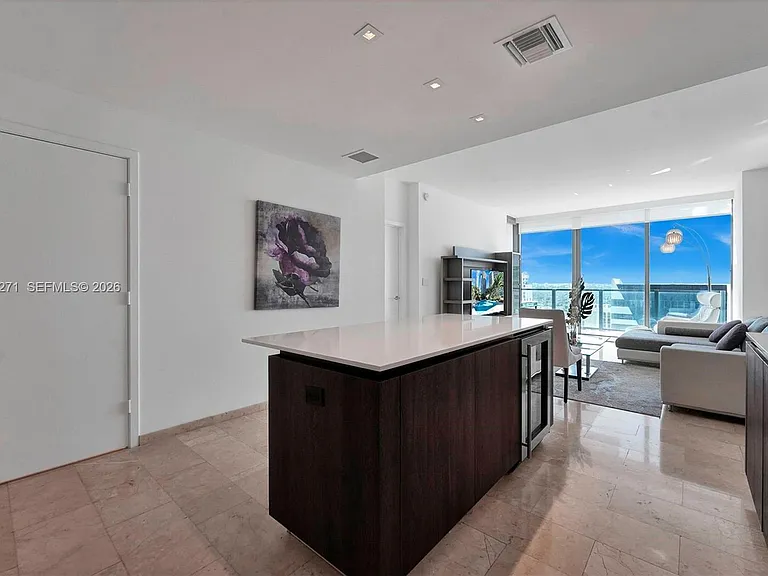 88 SW 7th St #2106 — Photo 6
