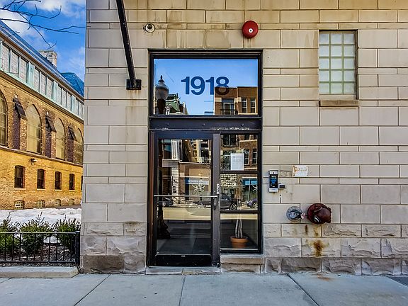 3rd image of 1918 S Michigan Ave APT 201