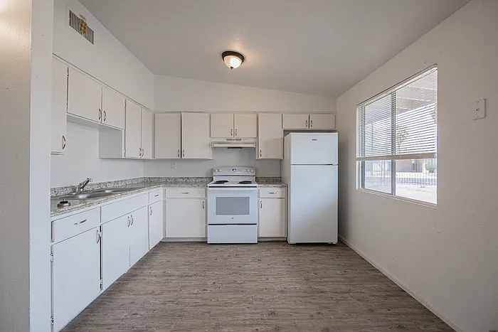 2139 W Devonshire Ave #2 — Photo 6