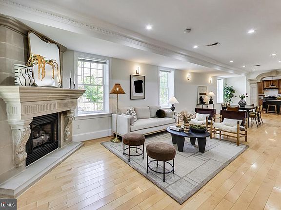 4th image of 419 12th St NE