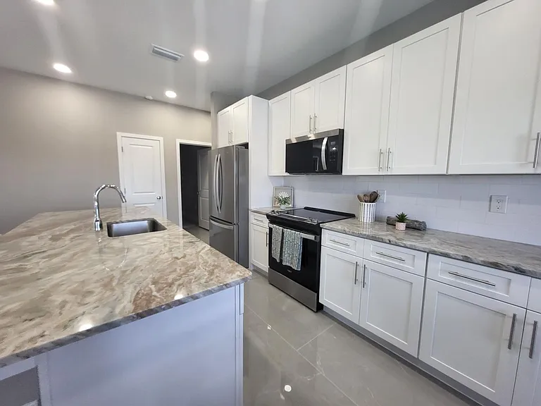 341 NW 7th Ave — Photo 6