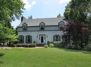 10 Woodstock Ln, Annandale, NJ 08801