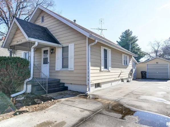 1106 W Adams St, Taylorville, IL 62568