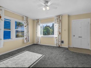 916 12th St #1, Astoria, OR 97103