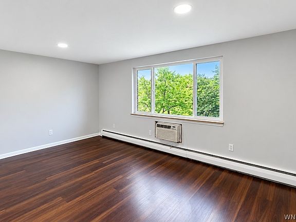 2nd image of 28 Mallory Rd APT 4