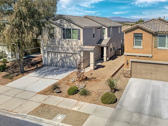 2nd image of 1009 Pebble Lake St