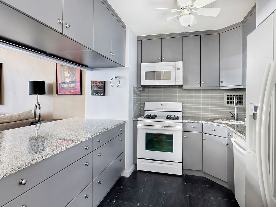 1st image of 130 E 18th St APT 9U