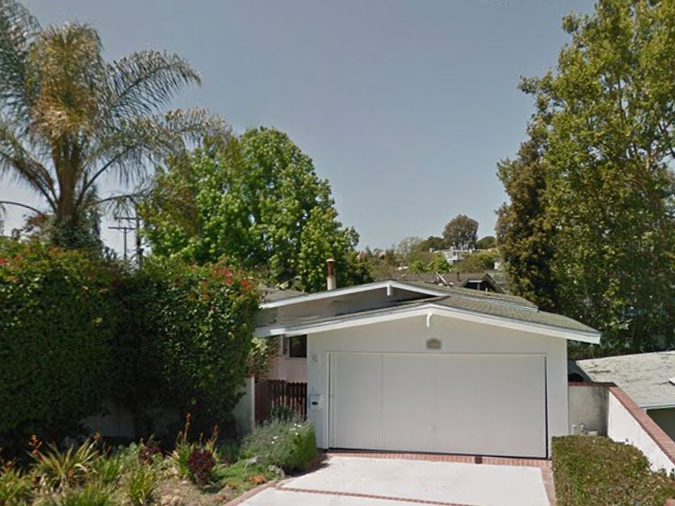 1st image of 3021 N Valley Dr