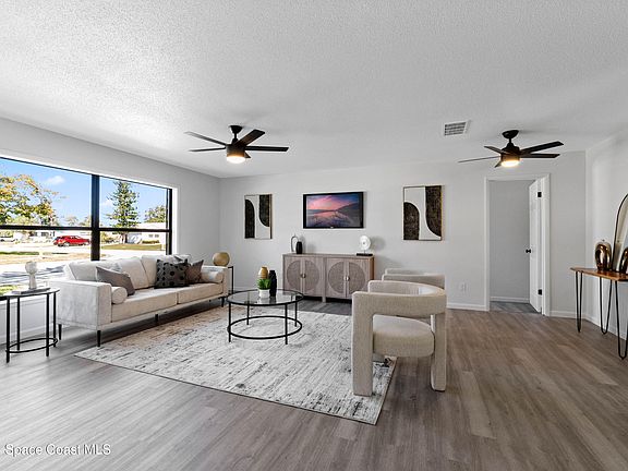 4th image of 1121 Coronado Dr