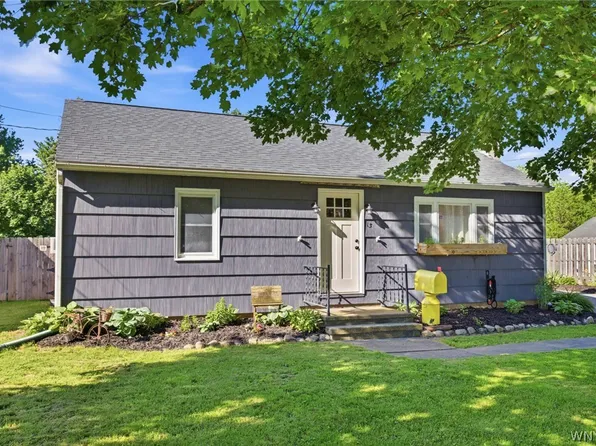 13 Munson St, Le Roy, NY 14482