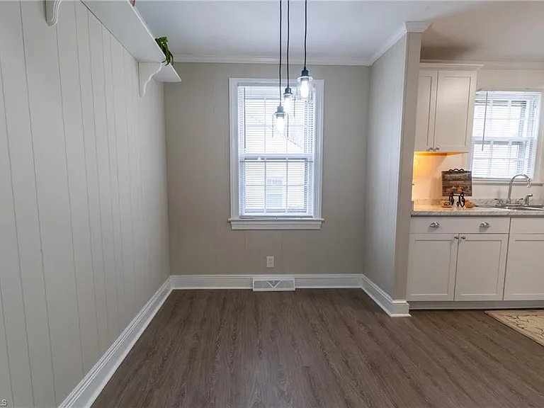 1005 McCormick St — Photo 11