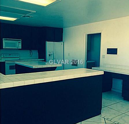 4th image of 3235 Badura Ave