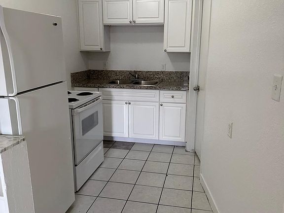 5th image of 326 N 16th St APT 1